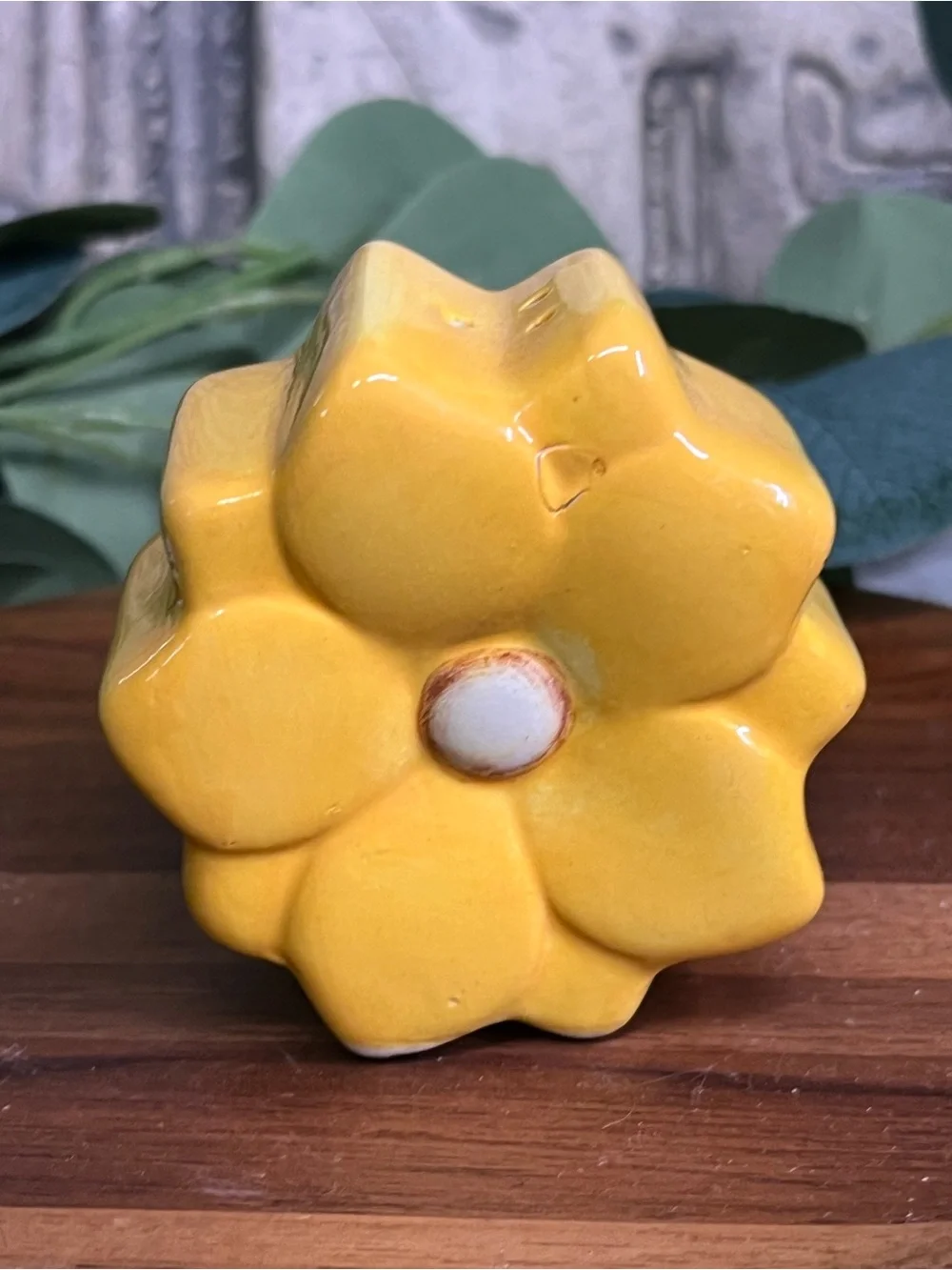 Y2K 2000s Yellow Sun Flowers Salt & Pepper Shakers Retro Polka Dot Daisy Set